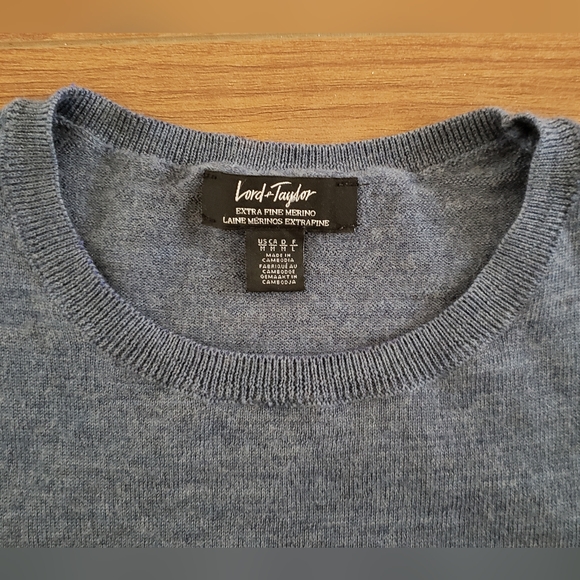 Lord & Taylor merino wool sweater blue M crew neck thin cozy - Picture 4 of 9